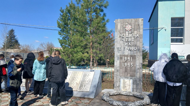 Экскурсии к Обелиску..
